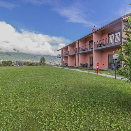 Апартаменты Brezza Del Lario Bilocale Giardino