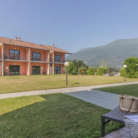 Апартаменты Brezza Del Lario Bilocale Giardino Дервио