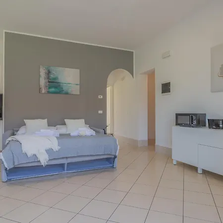 Brezza Del Lario Bilocale Giardino * Дервио