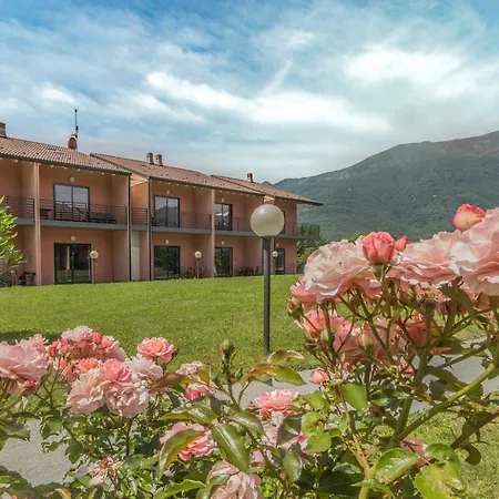 Brezza Del Lario Bilocale Giardino * デルヴィオ